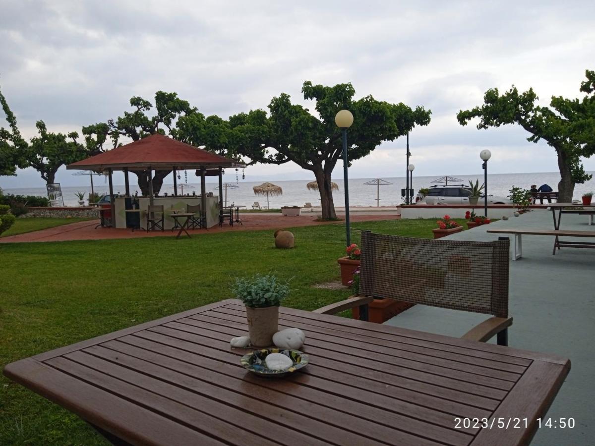 Evoikos Beach & Resort Livanátai Екстериор снимка