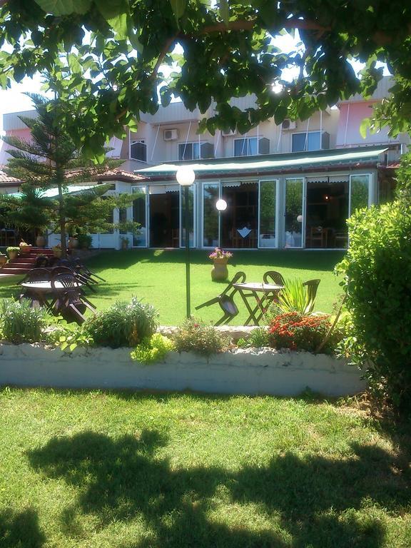 Evoikos Beach & Resort Livanátai Екстериор снимка
